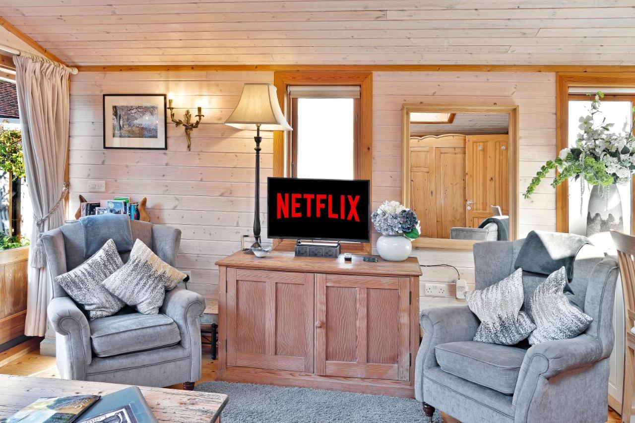 The Lodge - Luxury Lodge With Super King Size Bed, Kitchen & Shower Room Hurstpierpoint Exteriör bild