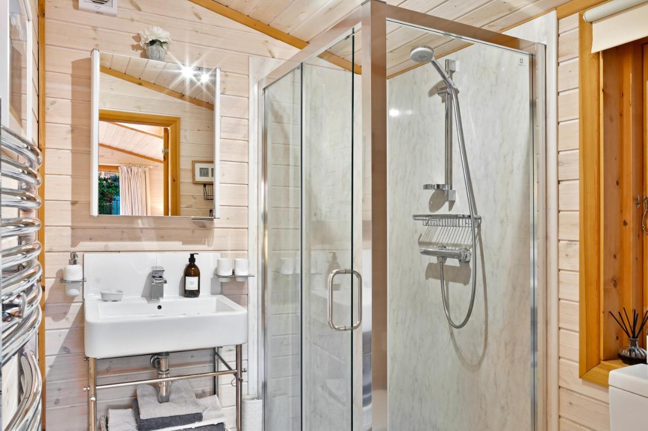 The Lodge - Luxury Lodge With Super King Size Bed, Kitchen & Shower Room Hurstpierpoint Exteriör bild